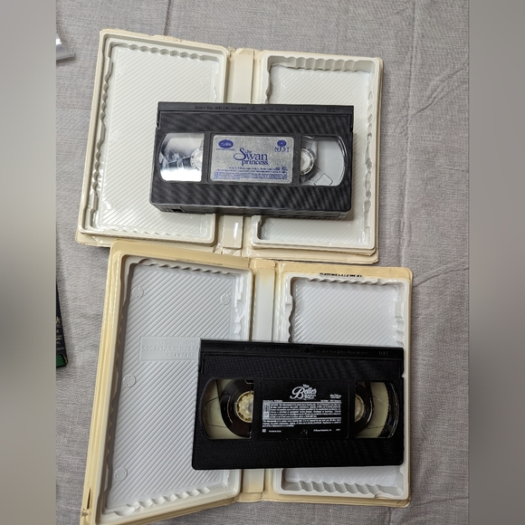 Disney Lot Of 2 VHS Beauty & the Beast A Enchanted Christmas Swan Princess Tapes - Picture 7 of 12